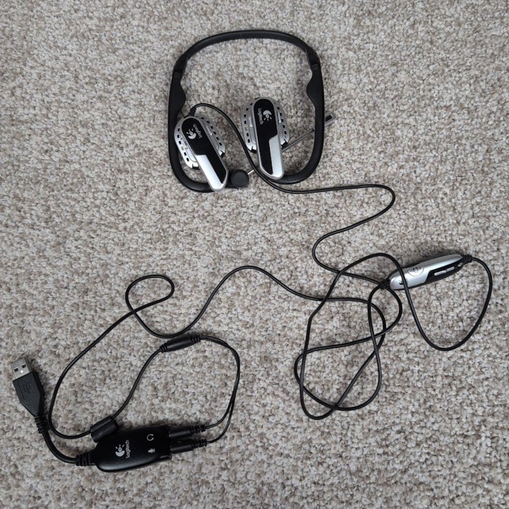 Logitech PC Computer A5572A USB‎ Headset Headphones with Mic Volume Control Case